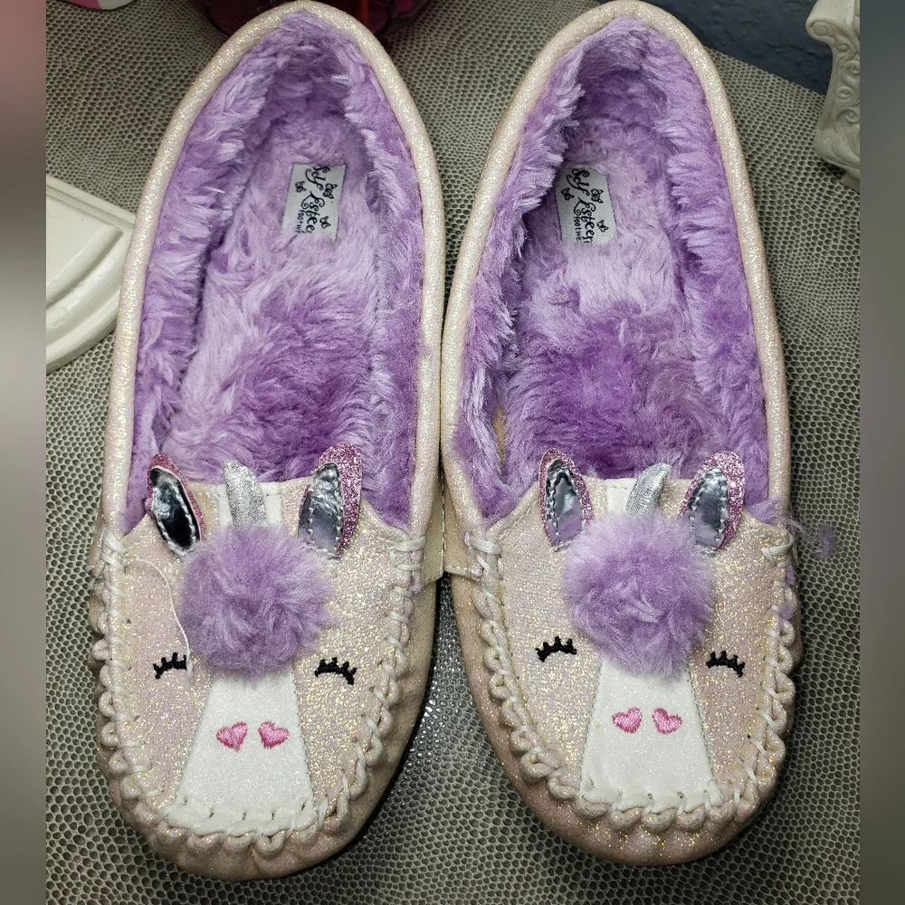 Fuzzy Lama slippers size 3 Girls